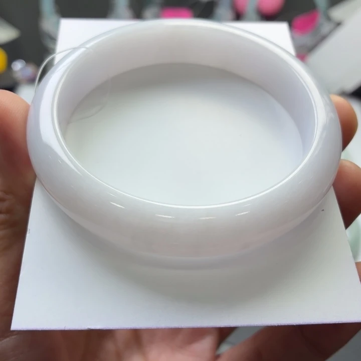 翡翠手镯未镶嵌翡翠手镯