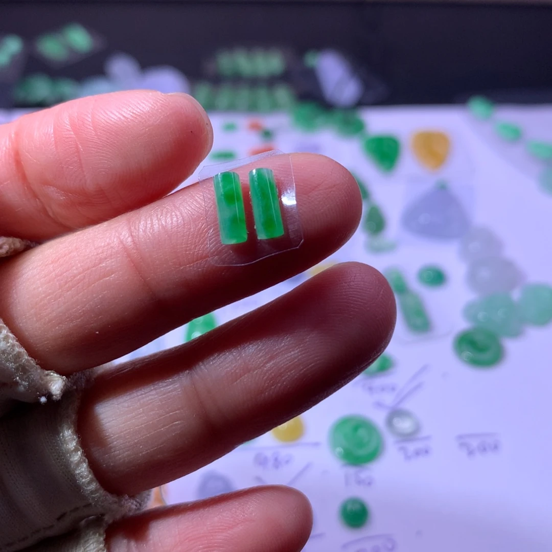 翡翠未镶嵌耳饰柱子