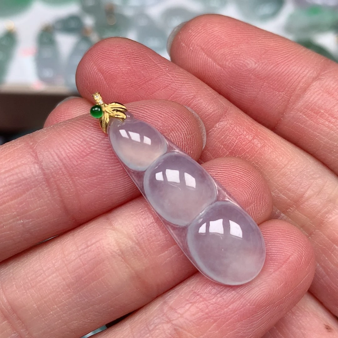 翡翠颈饰未镶嵌福豆吊坠