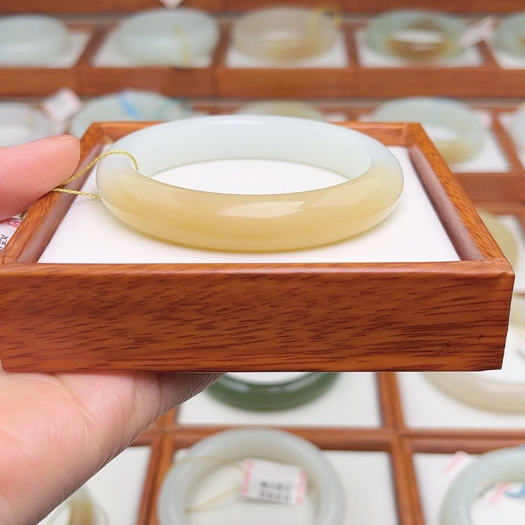 和田玉手镯未镶嵌55.8