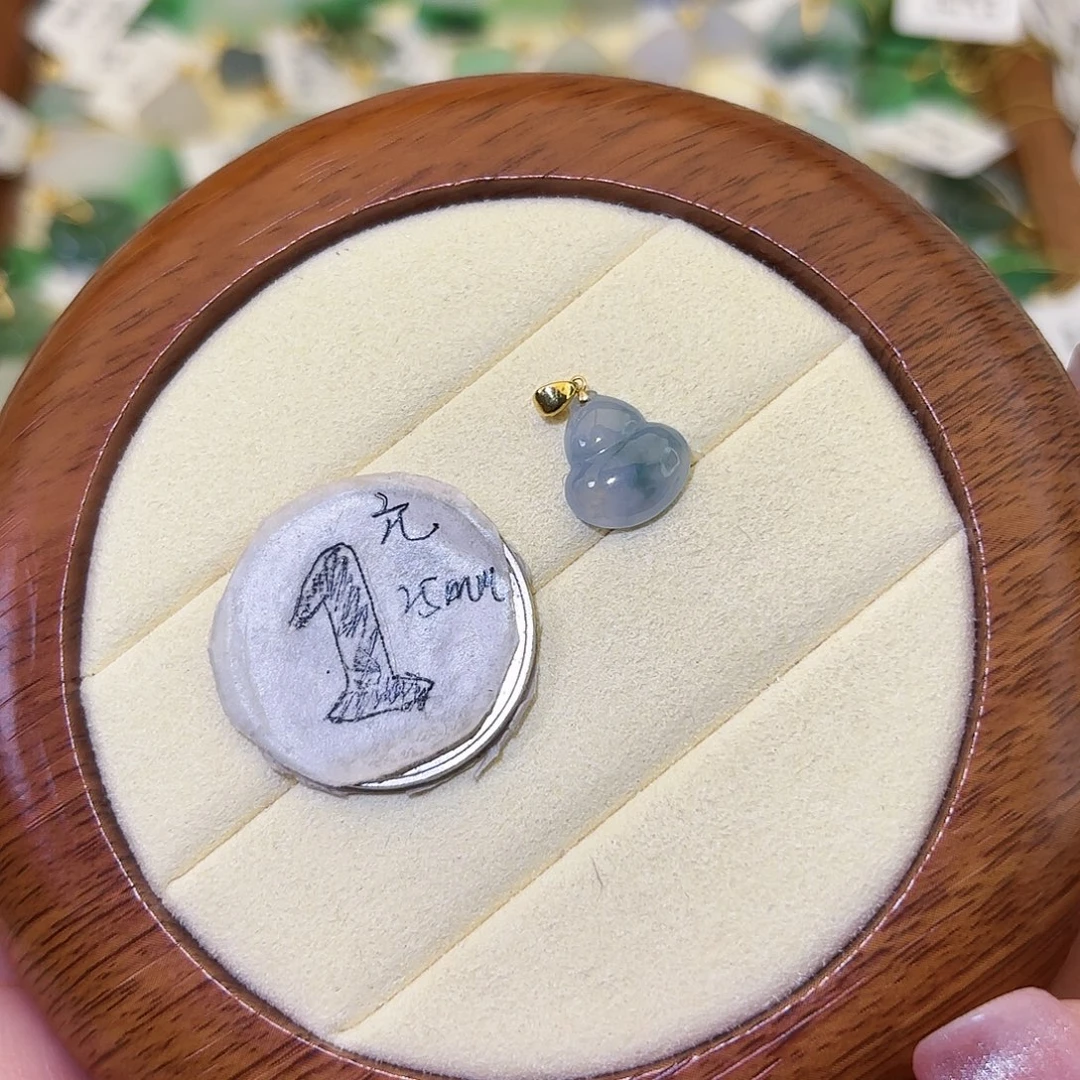 颈饰18K金镶嵌翡翠葫芦