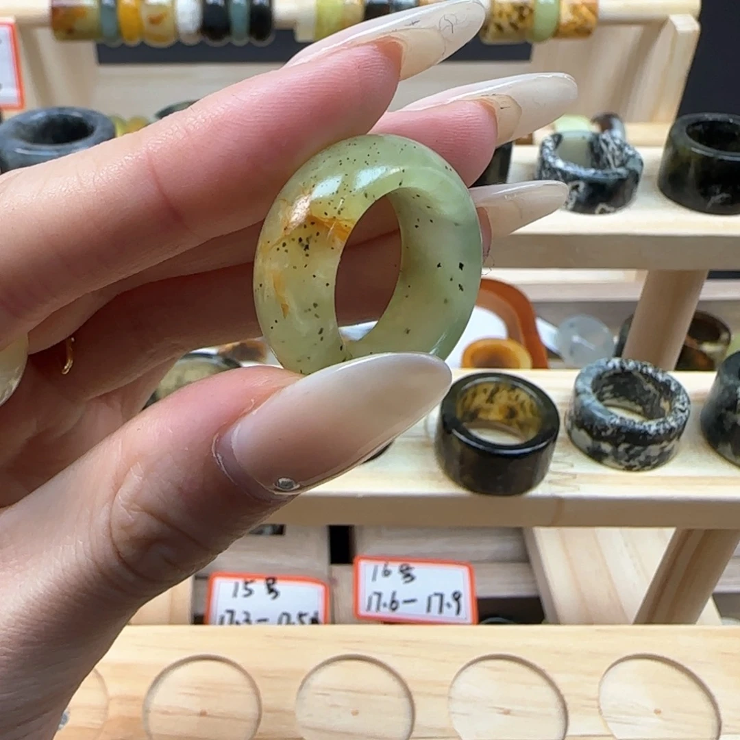 蛇纹石玉岫玉内径18.6合金红***果