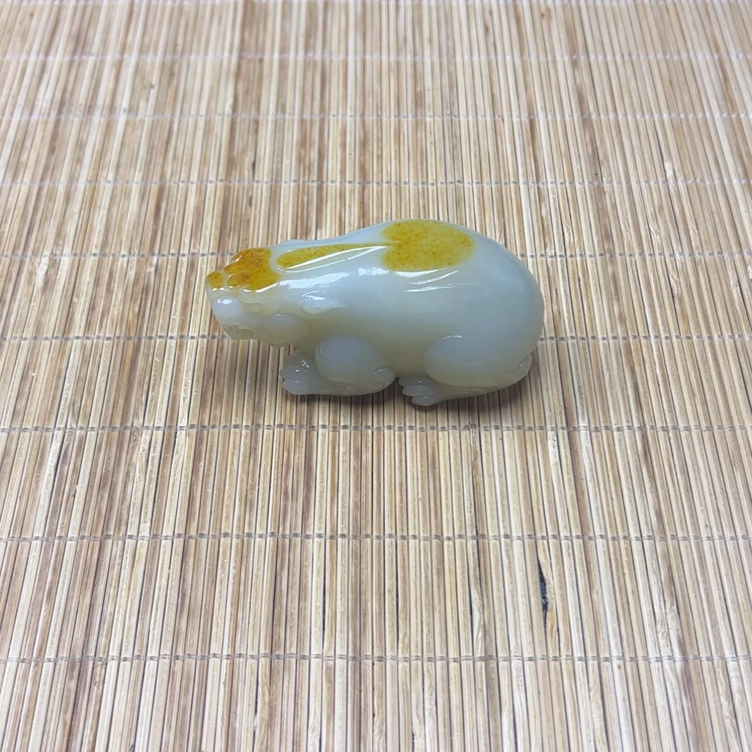 和田玉未镶嵌把件