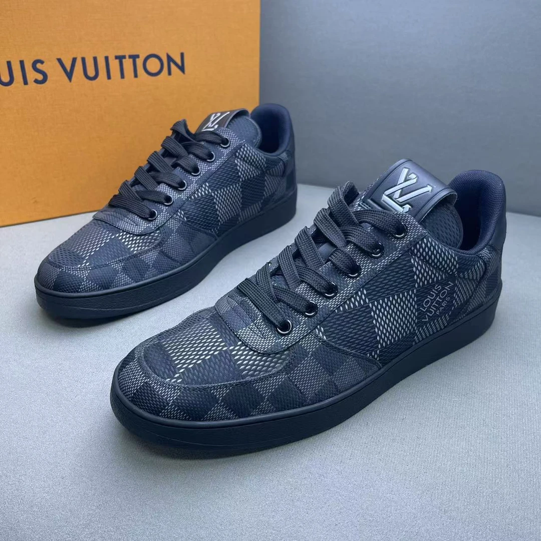 99新 LouisVuitton/路易威登 黑色皮面棋盘格时尚板鞋 40码/新款