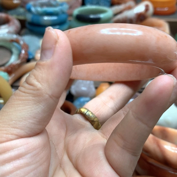 妖****石英质玉（黄龙玉）合金颈饰