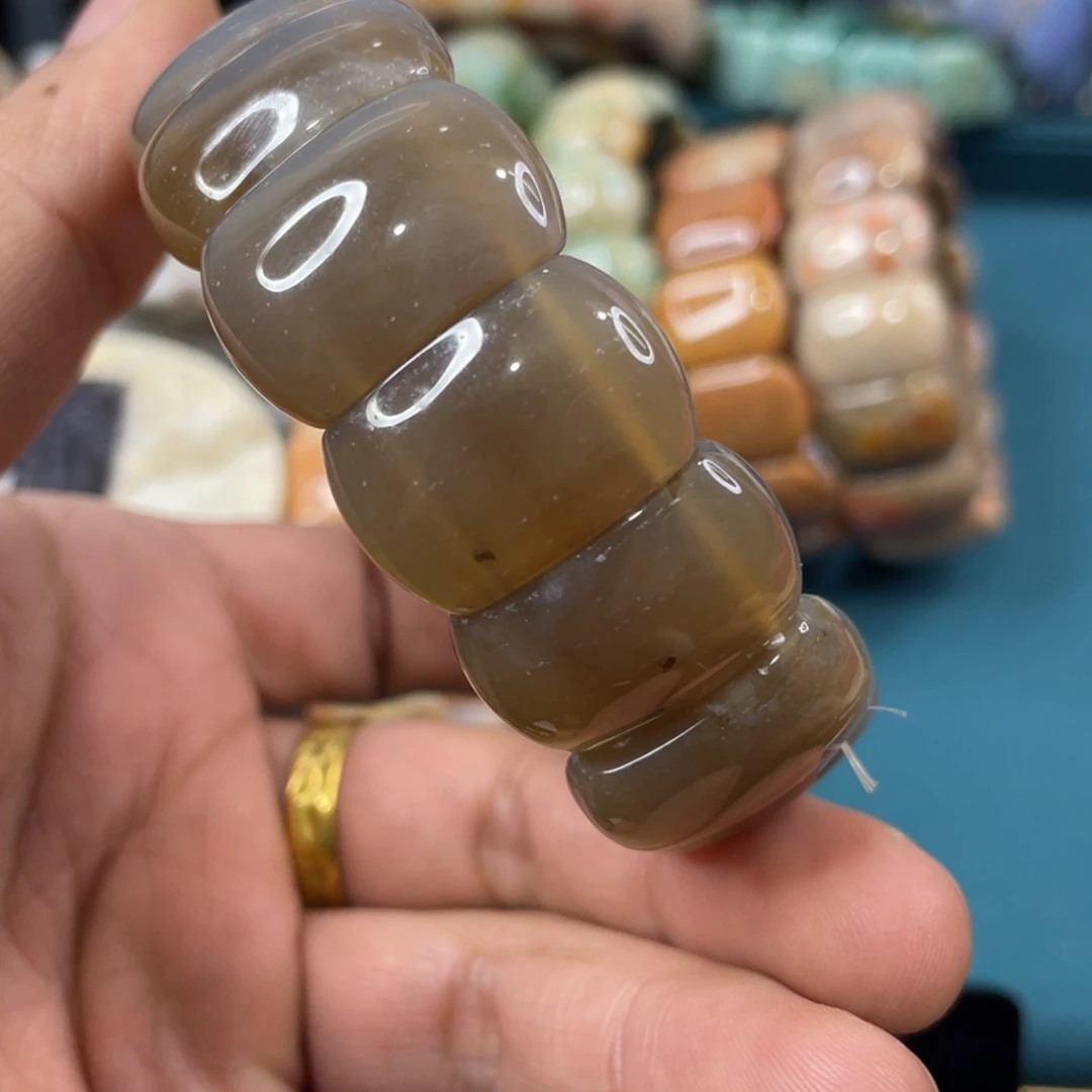 未镶嵌手镯硅化玉