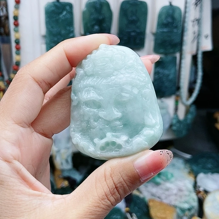 颈饰足铂镶嵌翡翠翡翠