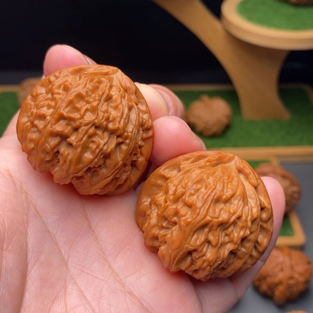 天***饭文玩核桃把件三角白40