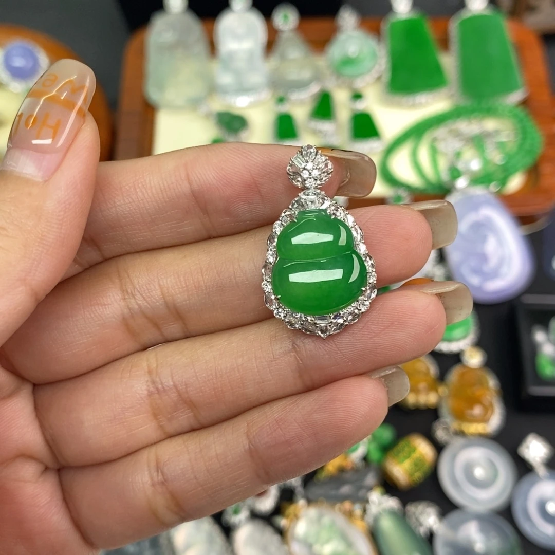 爱***细翡翠18K金镶嵌颈饰A货翡翠