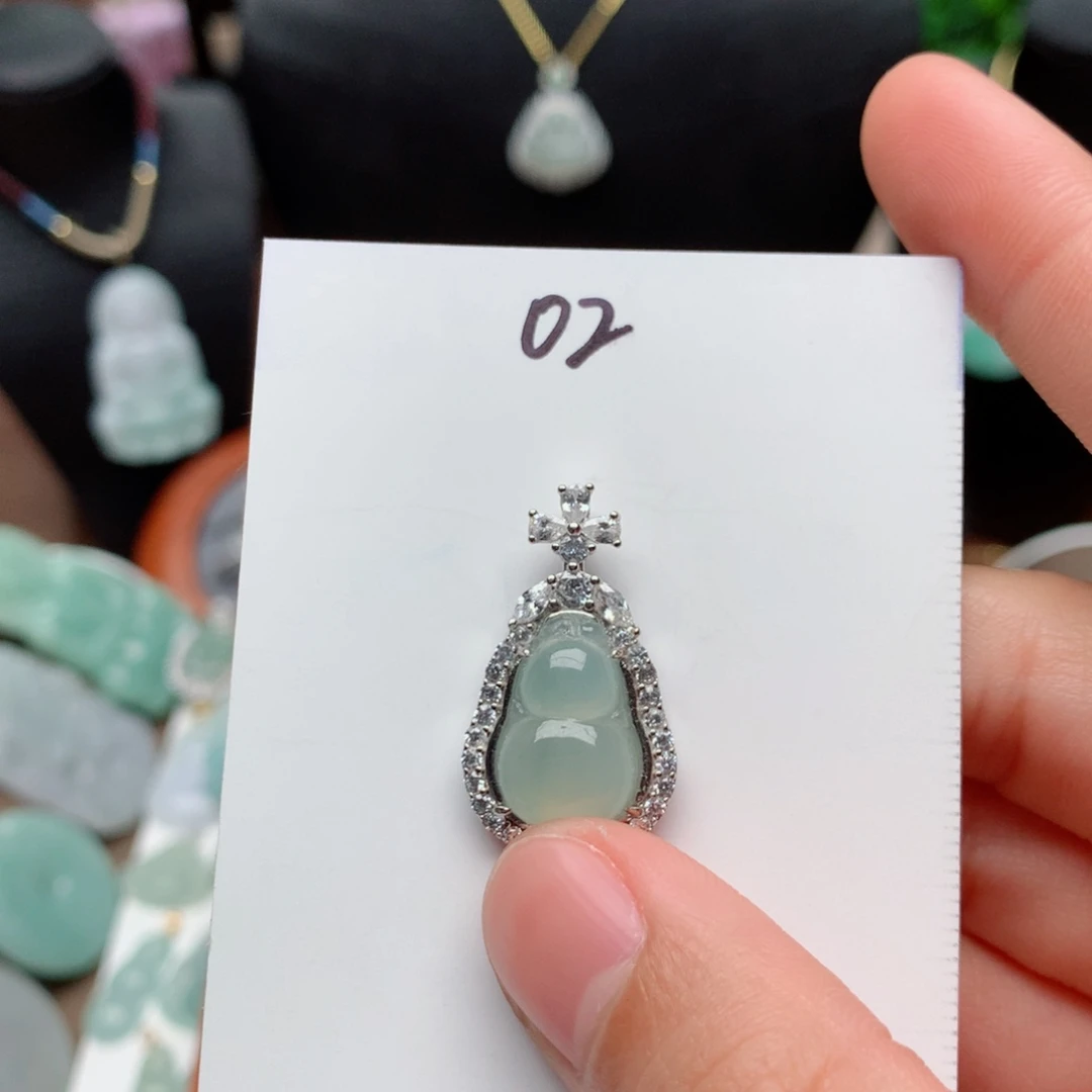 翡翠颈饰银S925镶嵌不**班吊坠