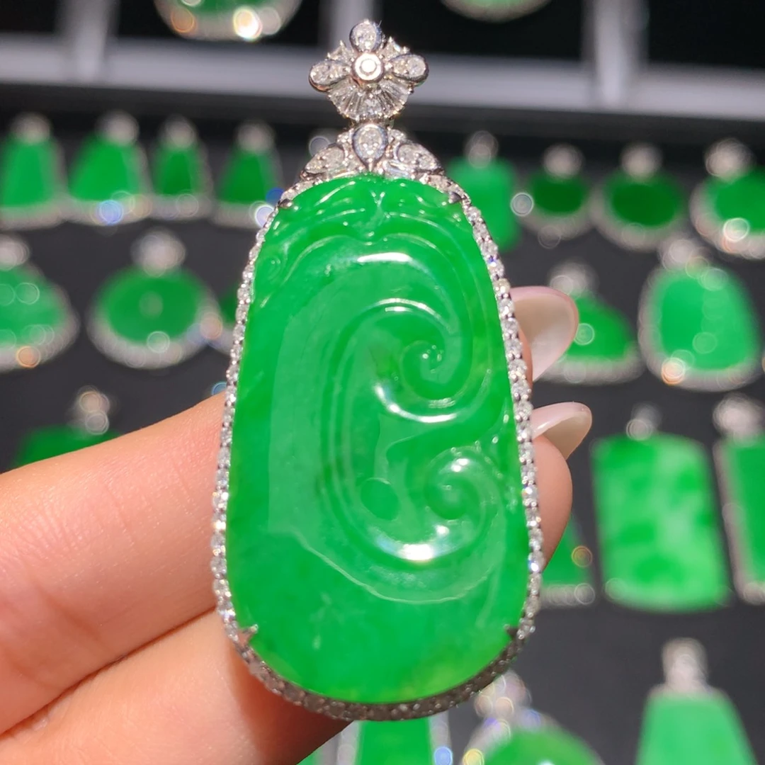 翡翠18K金镶嵌颈饰翡翠