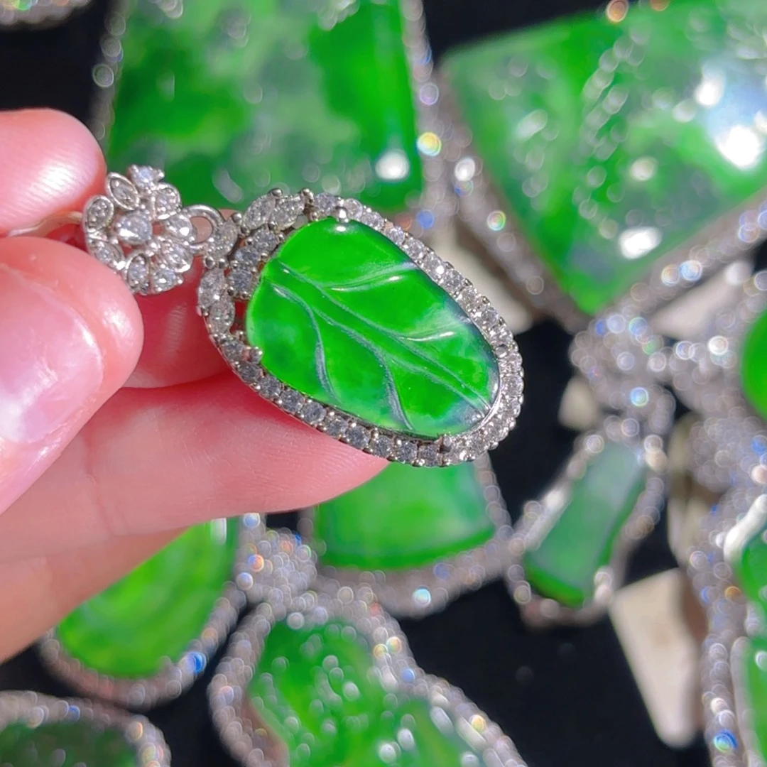 翡翠未镶嵌颈饰叶子