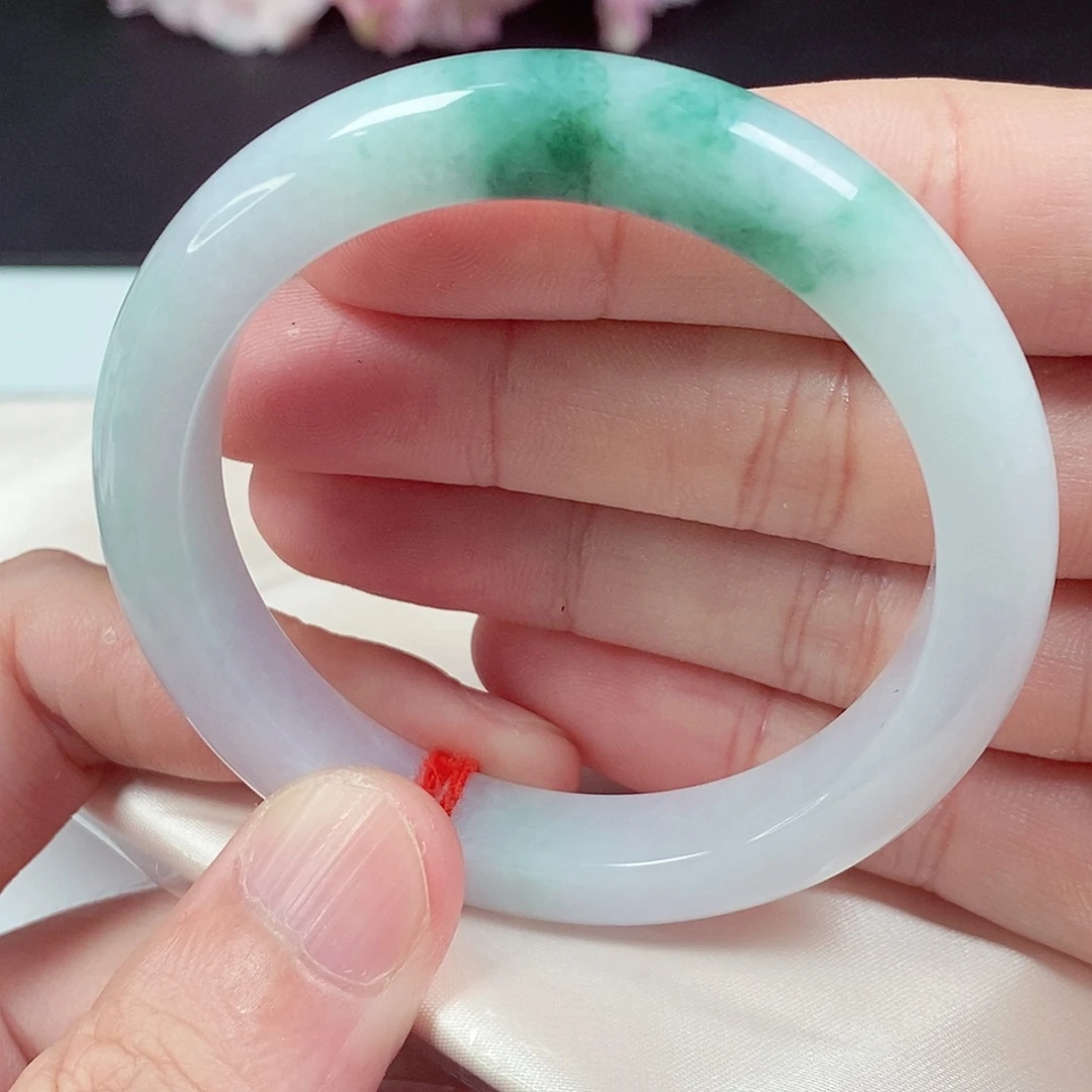 末***曾翡翠未镶嵌手镯53.6圈