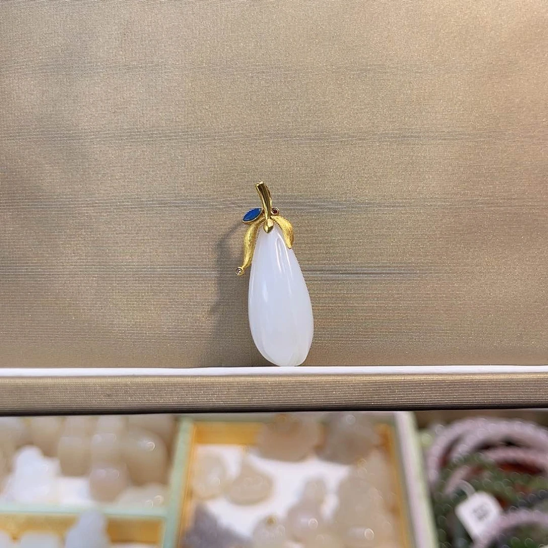 和田玉18K金镶嵌颈饰