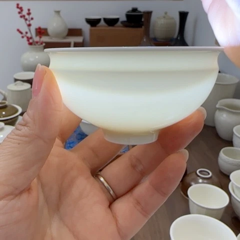 微瑕定瓷牙白釉束口杯