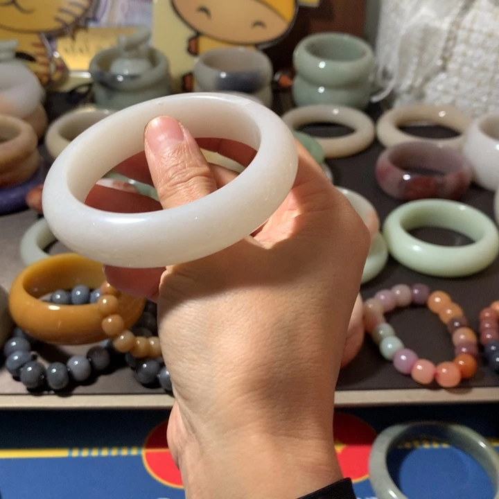 石英质玉（佘太翠）未镶嵌手镯