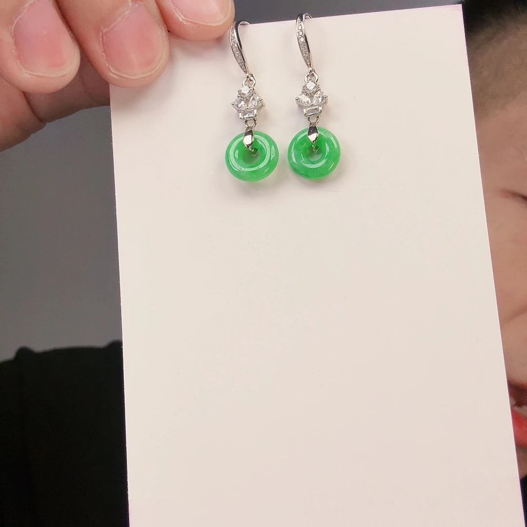 翡翠颈饰未镶嵌一对