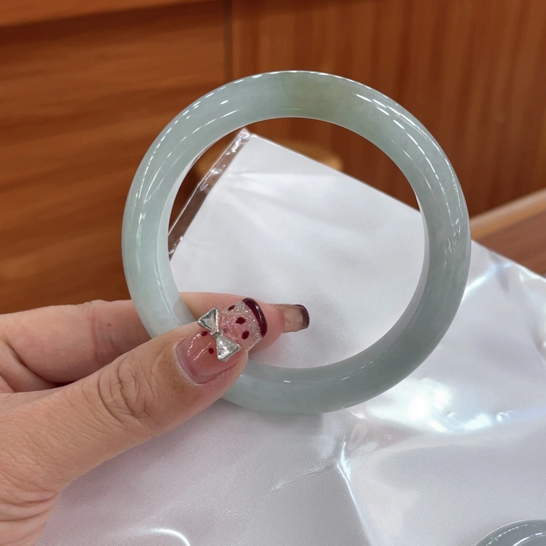 翡翠未镶嵌手镯捡漏款