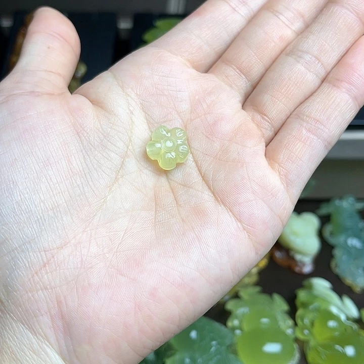 蛇纹石玉颈饰未镶嵌用****2