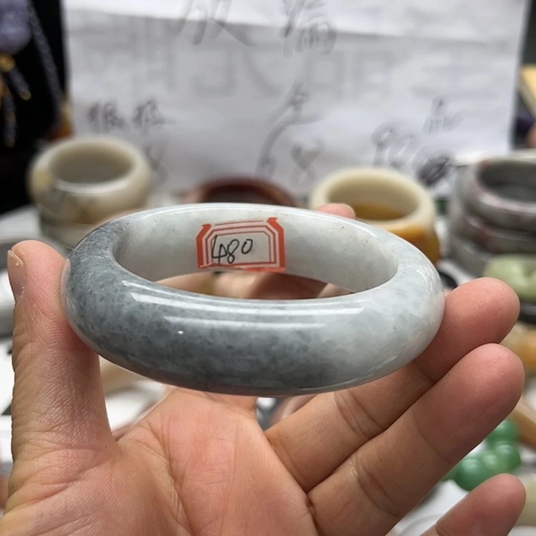 【闪购商品】石英质玉手镯未镶嵌微瑕熊猫镯