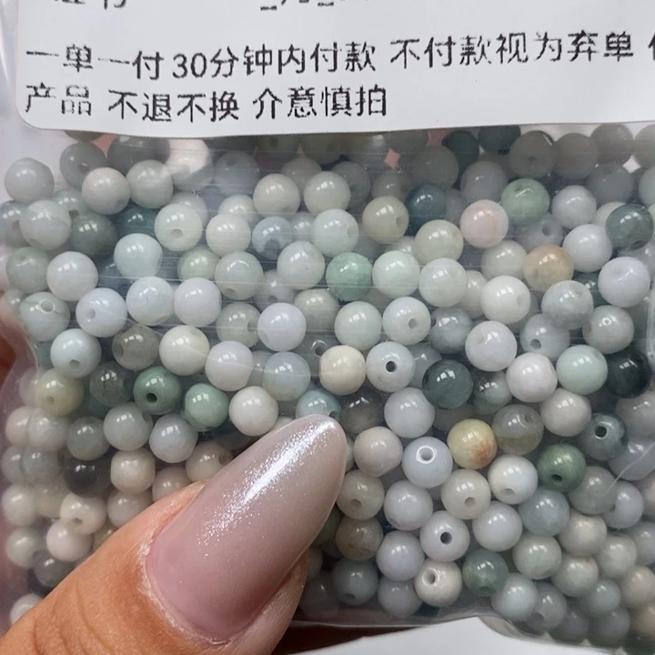 翡翠颈饰未镶嵌山**行天然翡翠