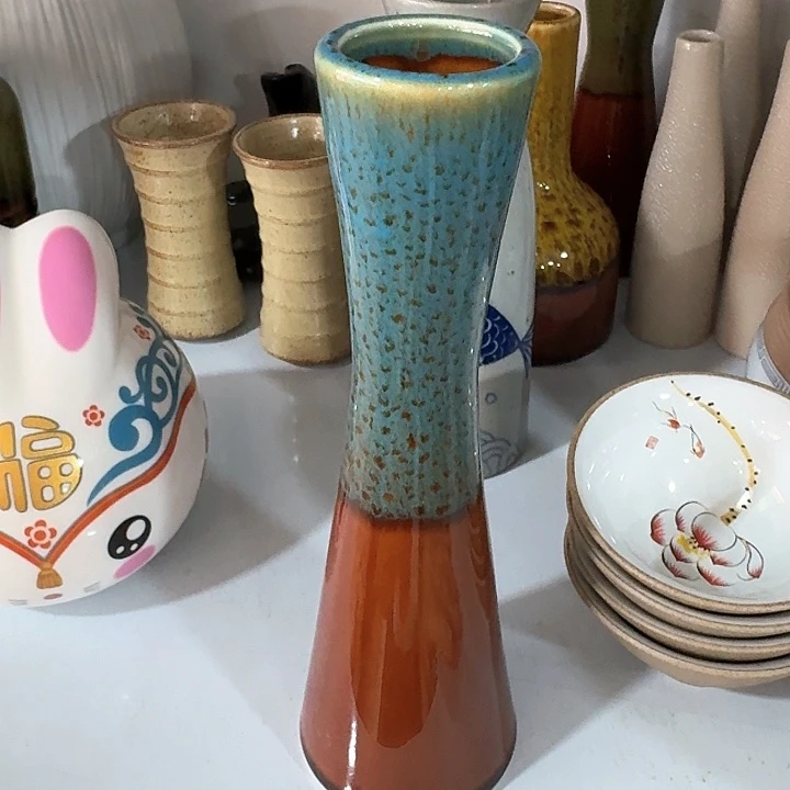 主人杯一个，瓷。品茗