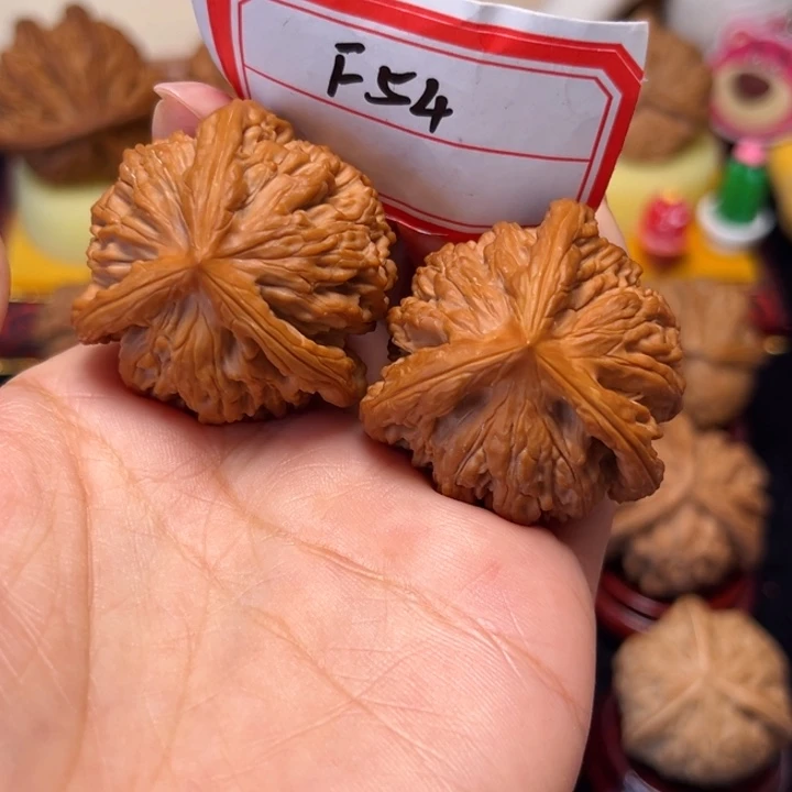 文玩核桃吊坠38粗筋虎头奔54