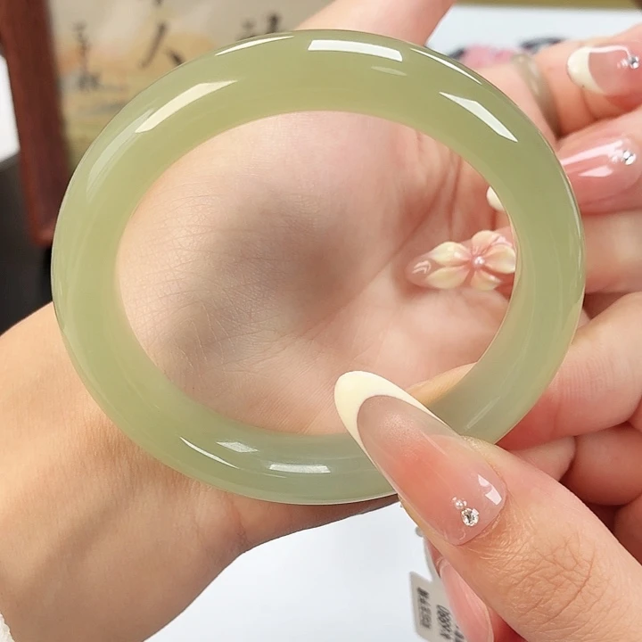 和田玉未镶嵌手镯