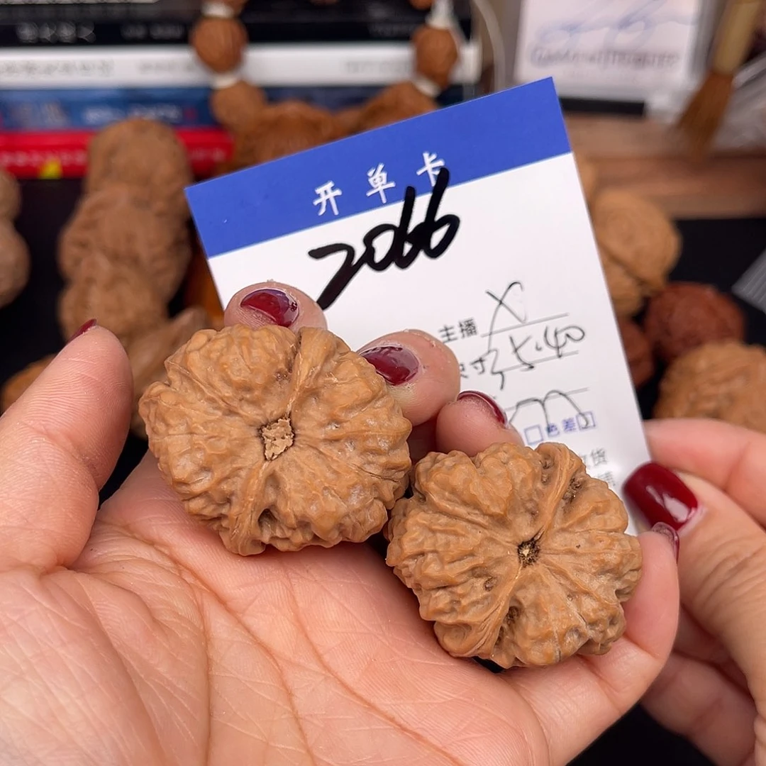 文玩核桃吊坠笨**狗蛙蛙35尺。  2066