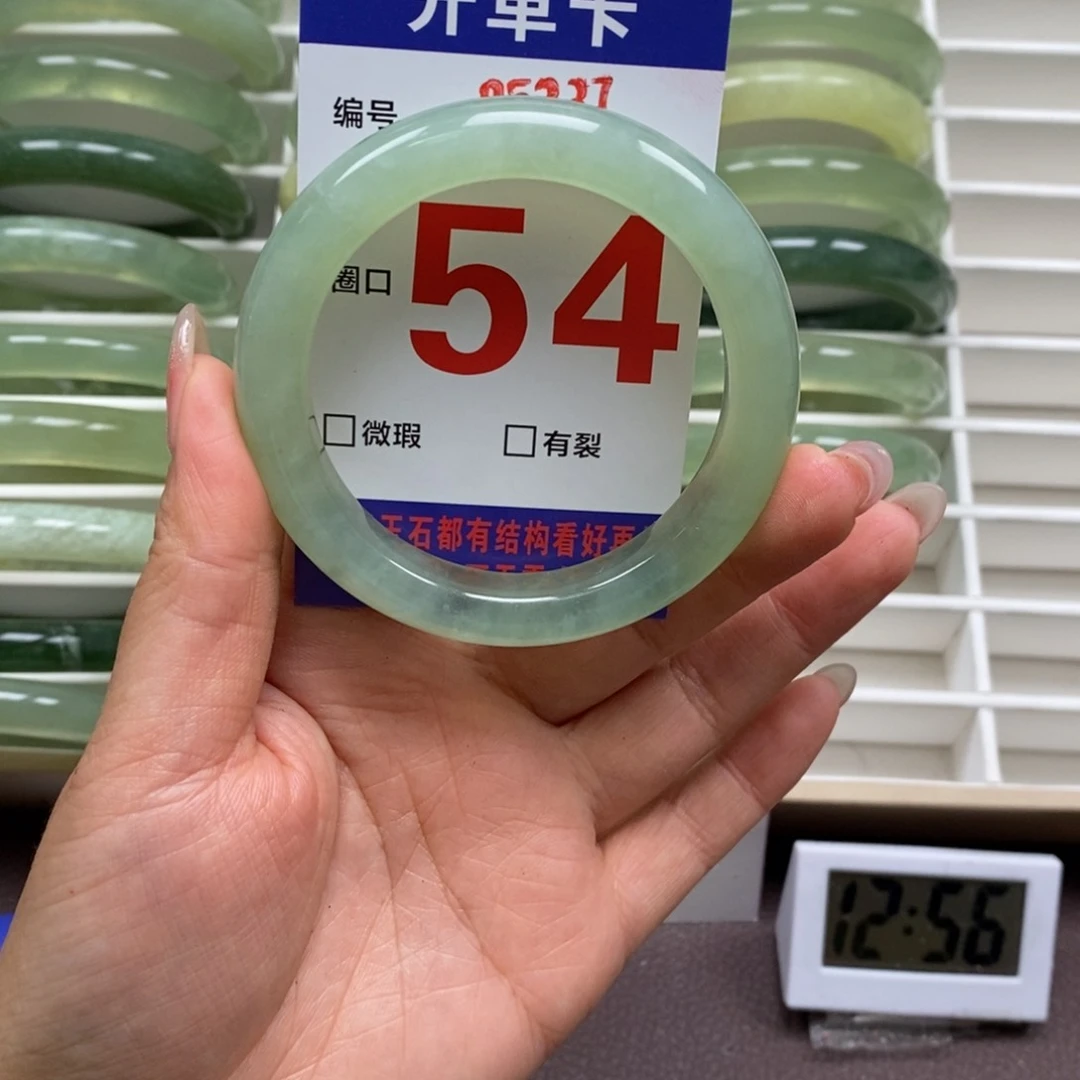 岫玉手镯未镶嵌我