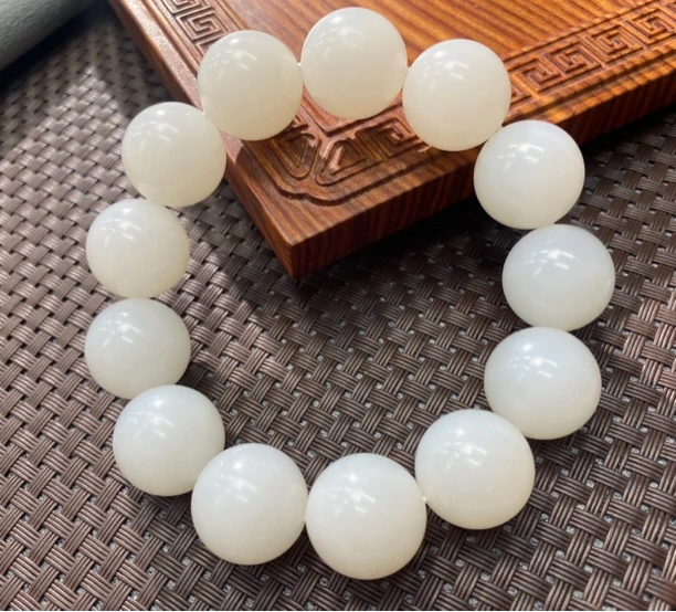 和田玉羊脂白卡18手串野牛沟高货