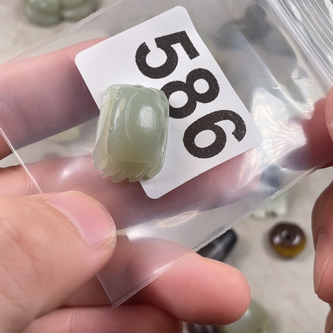 和田玉（糖玉）未镶嵌颈饰