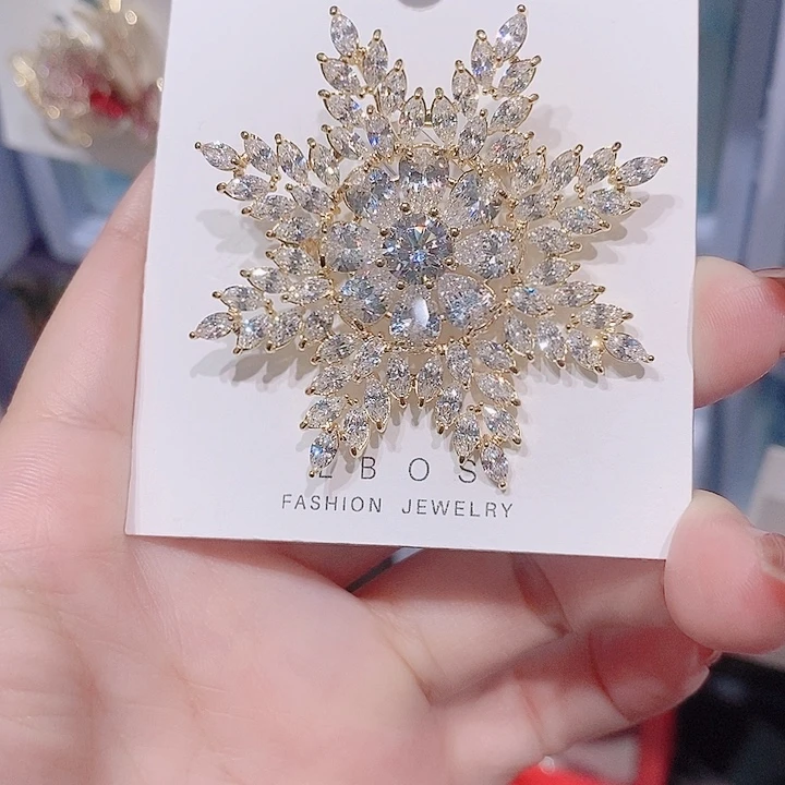 锆石铜合金雪花胸针 金色