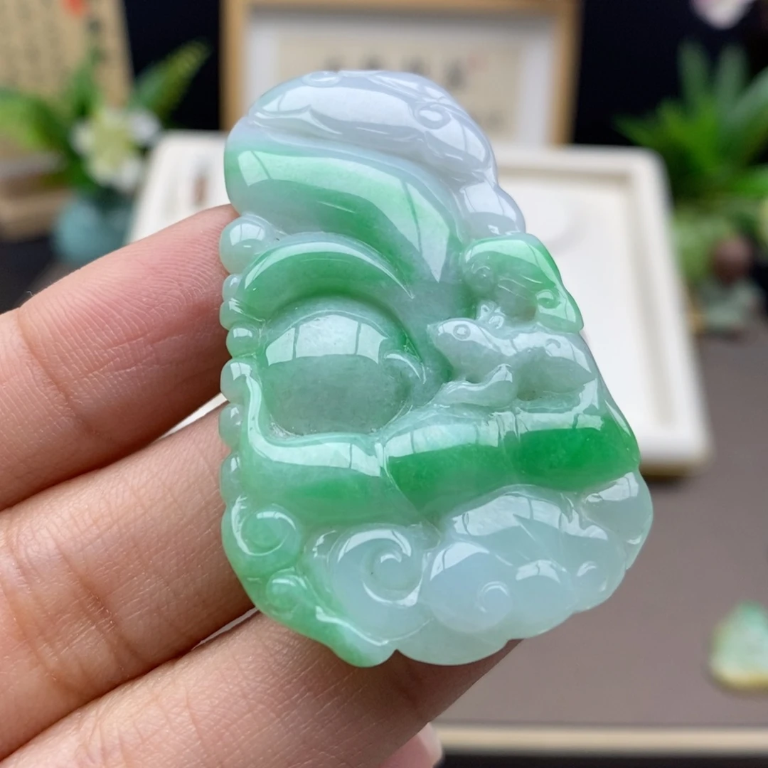 翡翠未镶嵌颈饰吊坠84