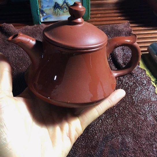 紫砂茶壶原矿泥料手工制作的紫砂壶。