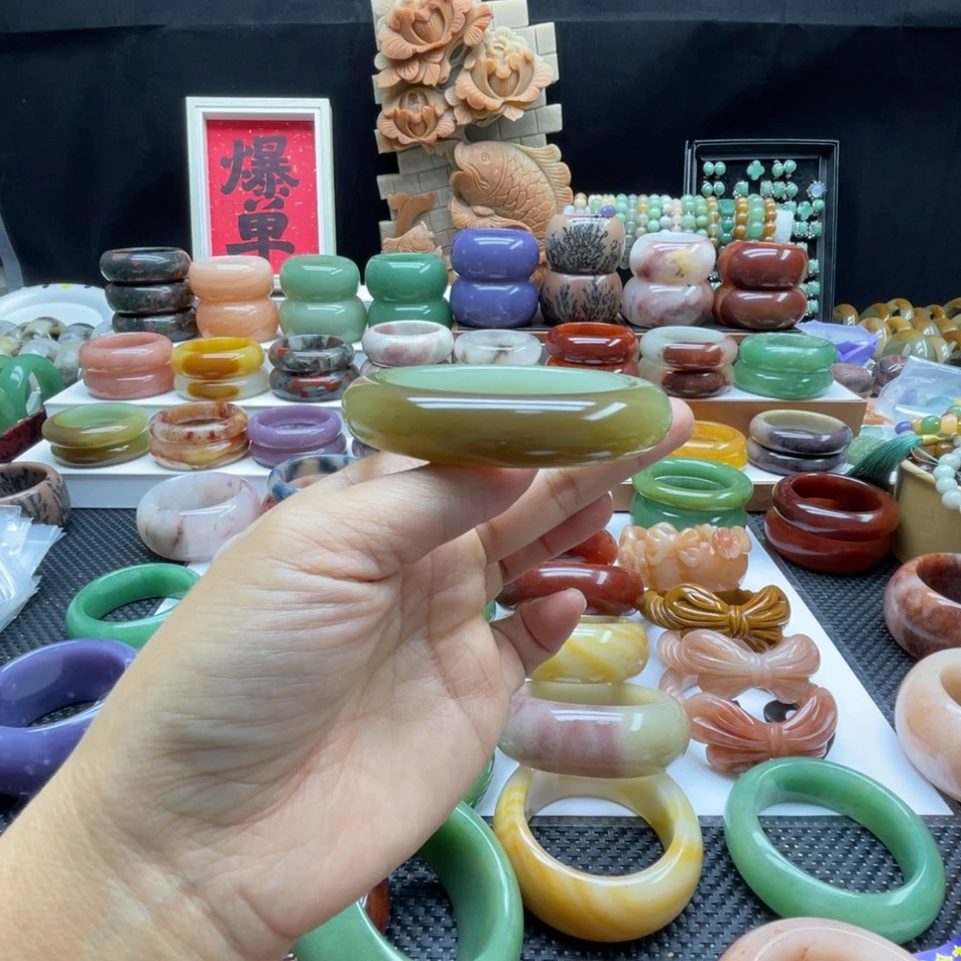 淘***猫石英岩玉未镶嵌手镯