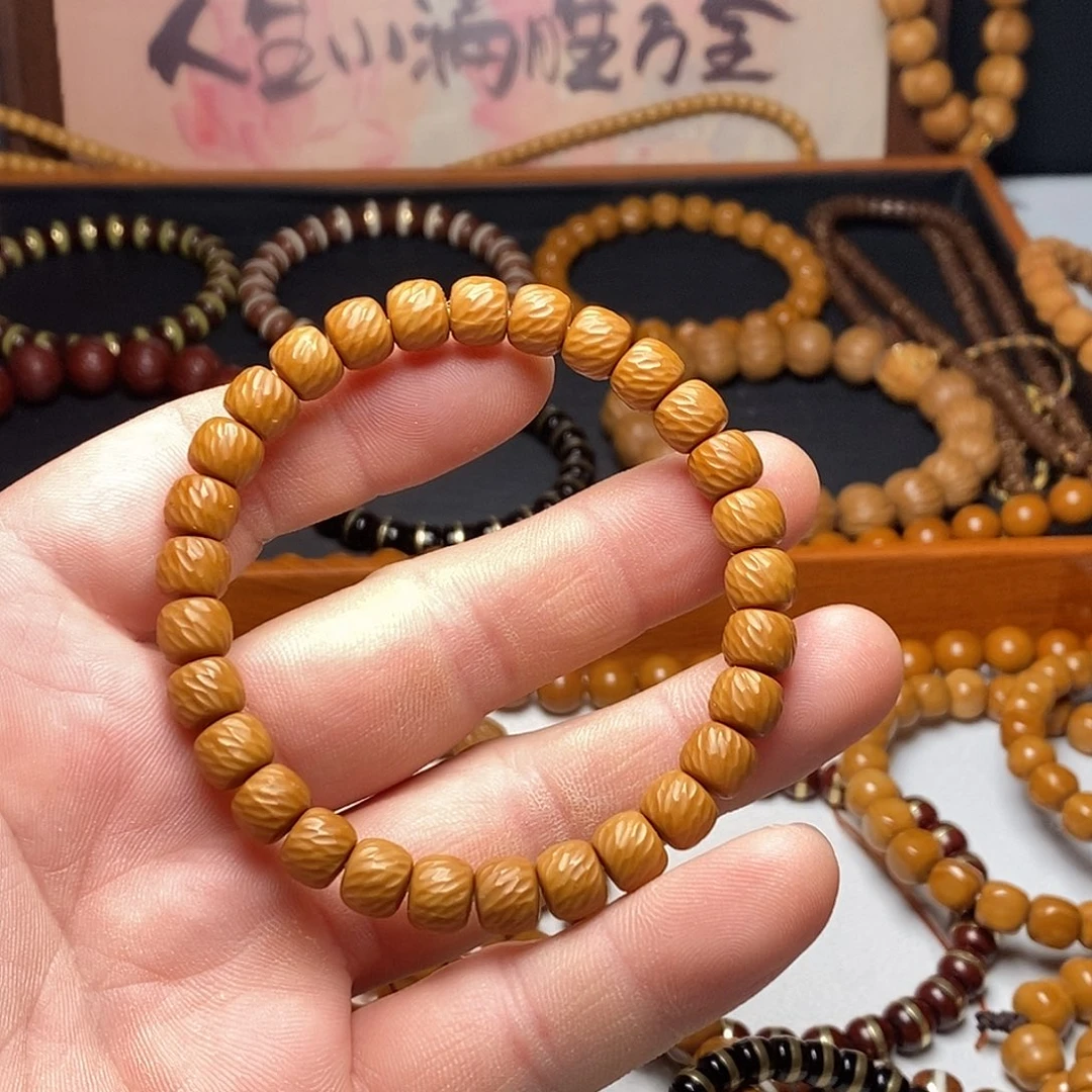 猴头核桃吊坠全品无瑕，手工云锦