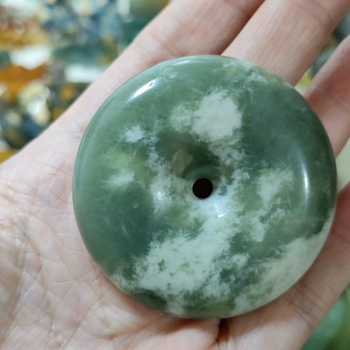 岫玉未镶嵌平安扣