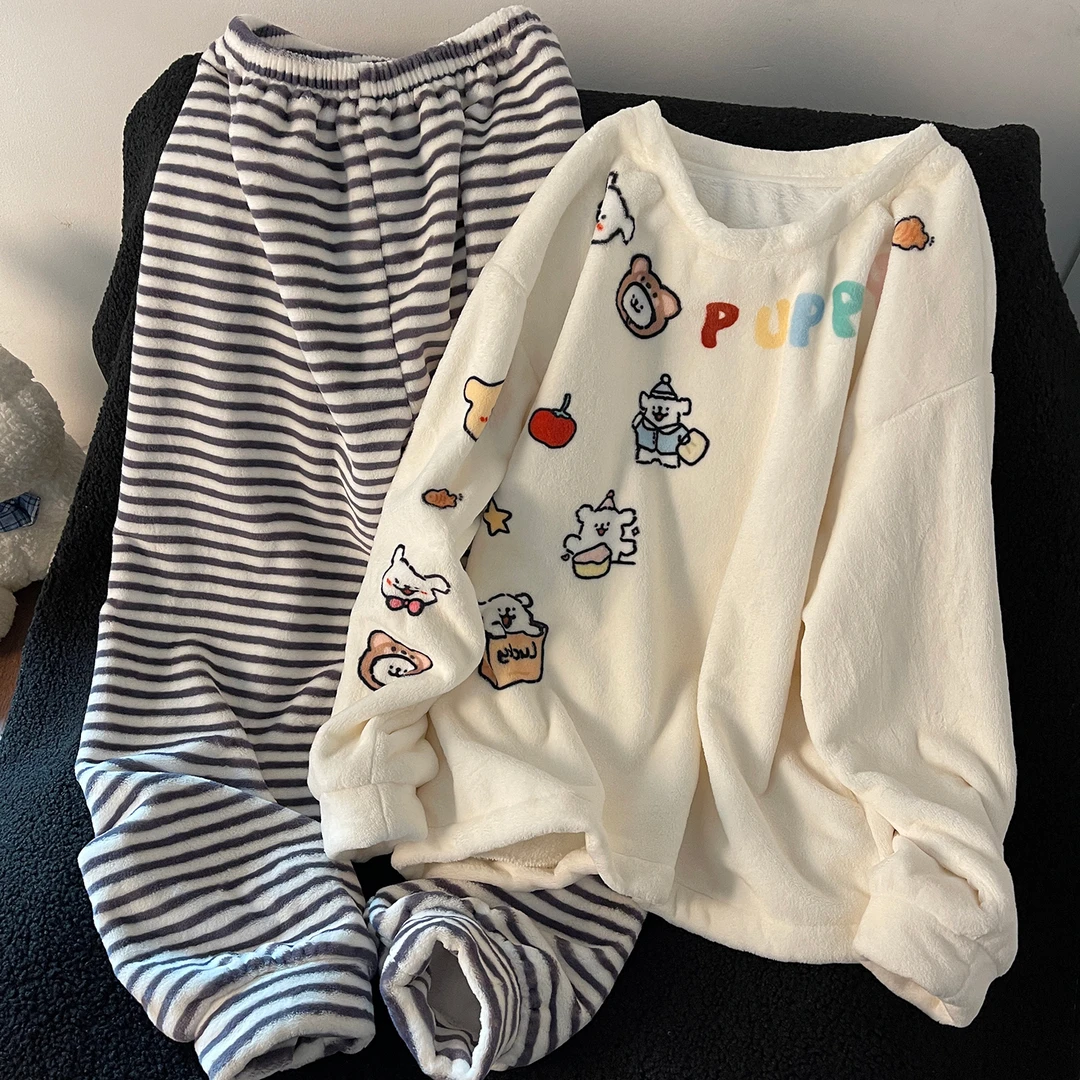 可爱快乐小狗睡衣女新款冬季加绒加厚法兰绒保暖家居服珊瑚绒套装