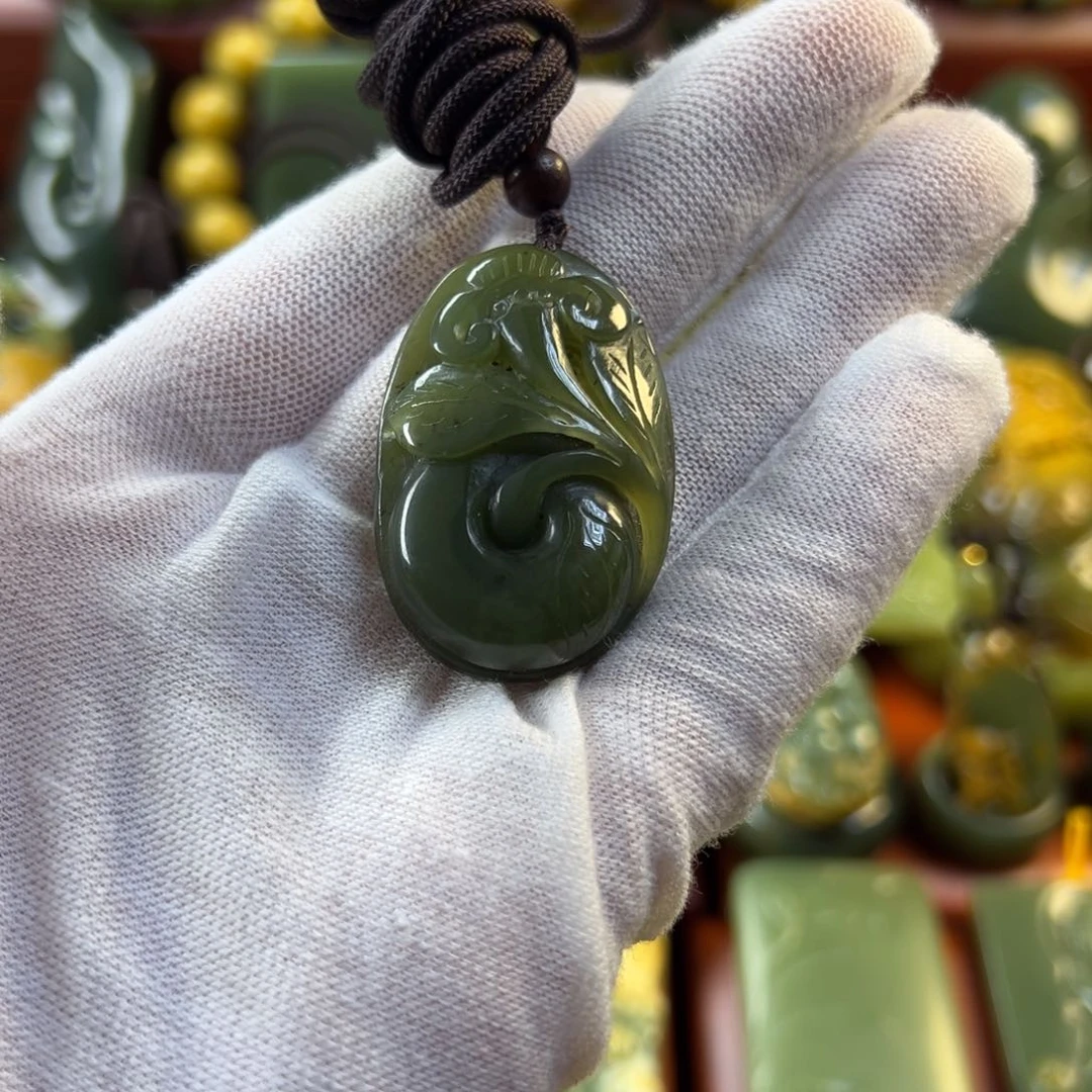 岫岩老玉（透闪石质玉）颈饰未镶嵌