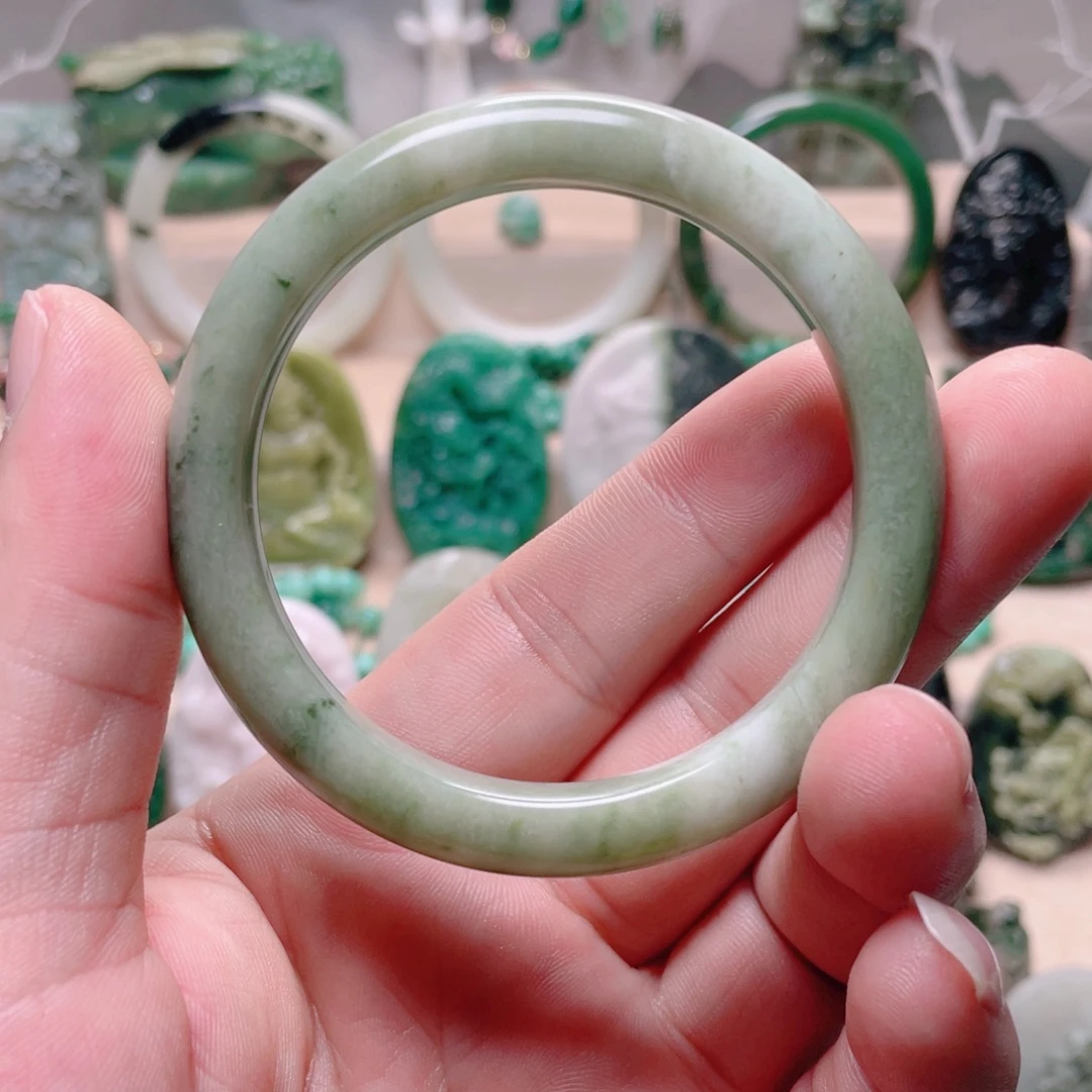 独山玉未镶嵌手镯