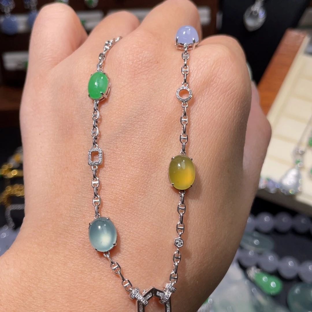 翡翠18K金镶嵌颈饰