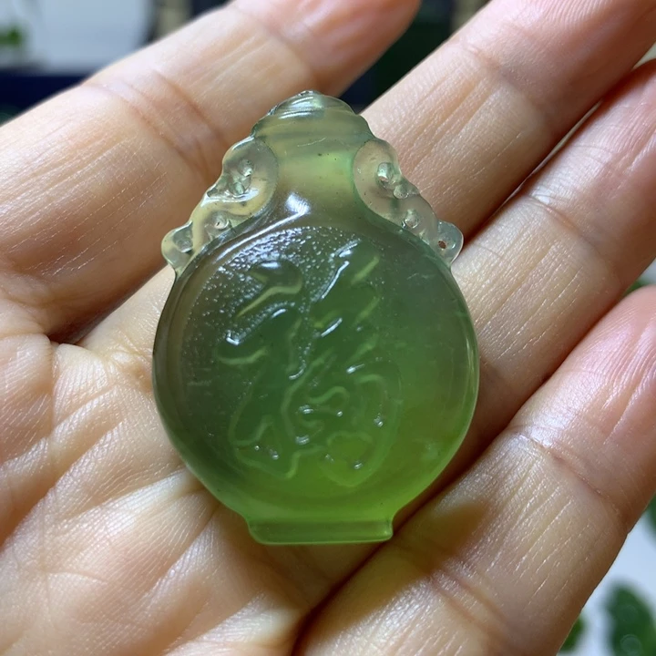 岫玉未镶嵌颈饰吊坠