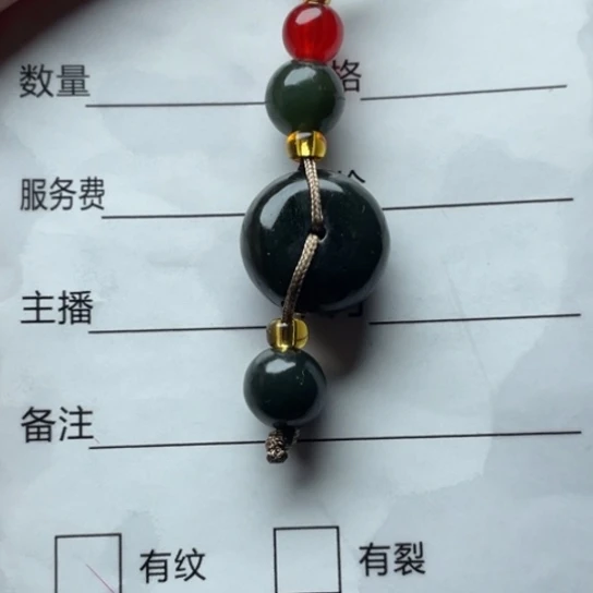 陈***平颈饰未镶嵌和田玉