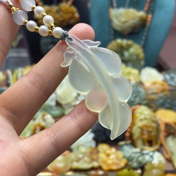 蛇纹石玉未镶嵌颈饰