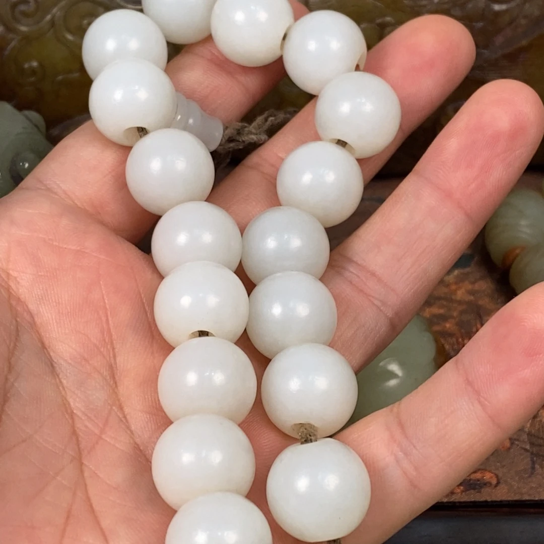 河***岸非常精美的脖挂件