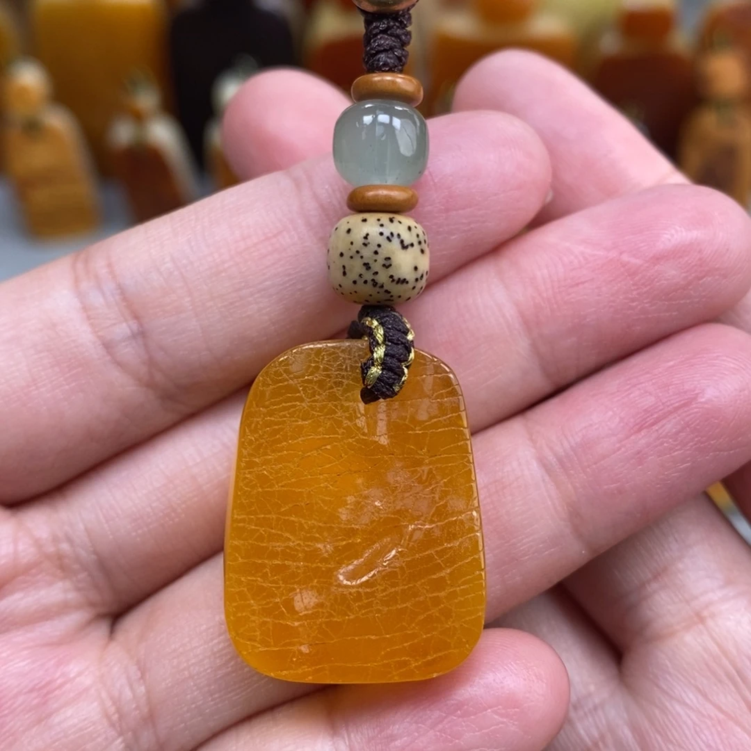 蜜蜡未镶嵌珠宝奇石