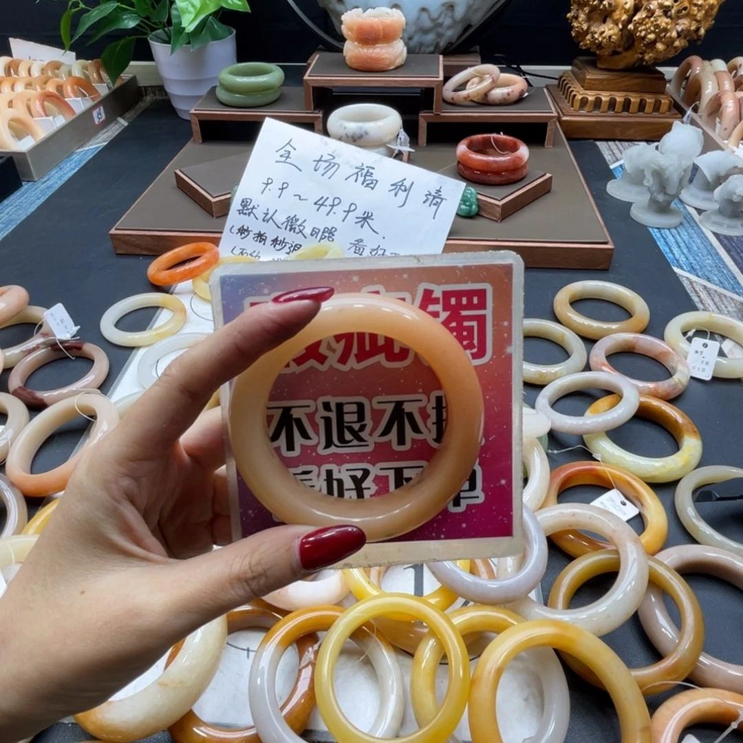 一***月石英岩玉未镶嵌手镯