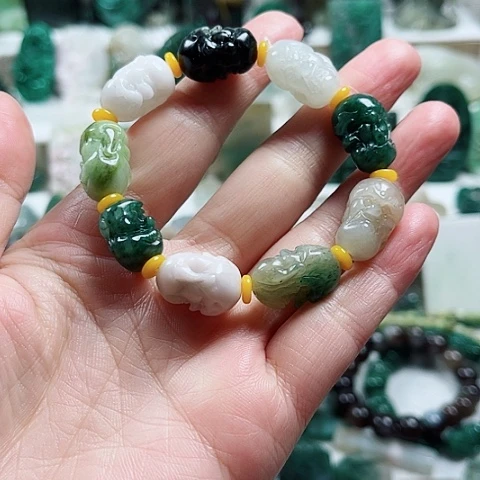 独山玉未镶嵌吊坠
