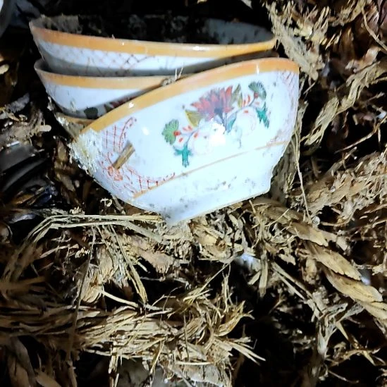 绿泥盘子碗茶壶啥都有